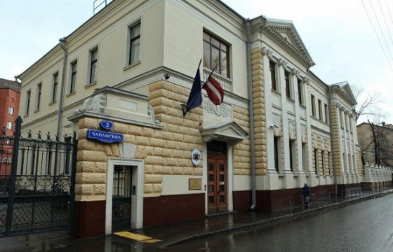 9 мая в Москве напали на посольство Латвии