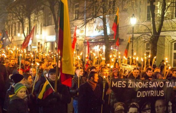 Несмотря на пандемию: Движение Pro Patria пригласило жителей Литвы на факельное шествие