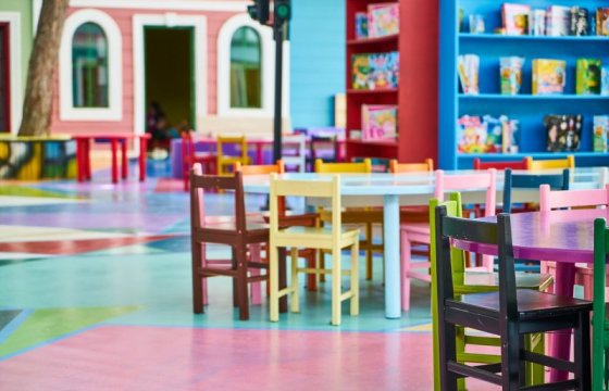 В Латвии профсоюз призвал сократить время работы детских садов