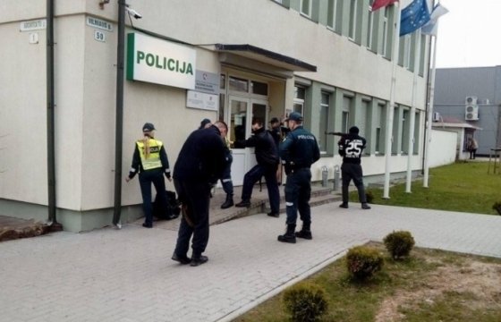 Учения в Литве: «Зеленым человечкам» удалось занять комиссариат полиции