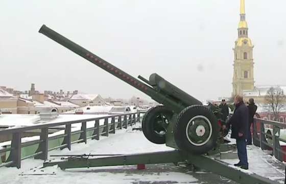 Путин выстрелил из петербургской пушки