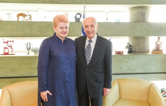 Президент Литвы примет участие в похоронах бывшего президента Израиля