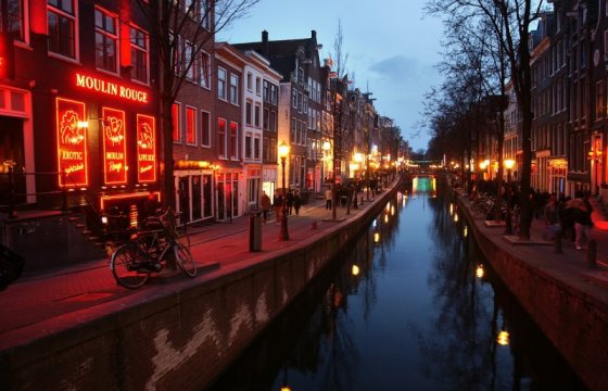 «Квартал красных фонарей» в Амстердаме перенесут из центра города