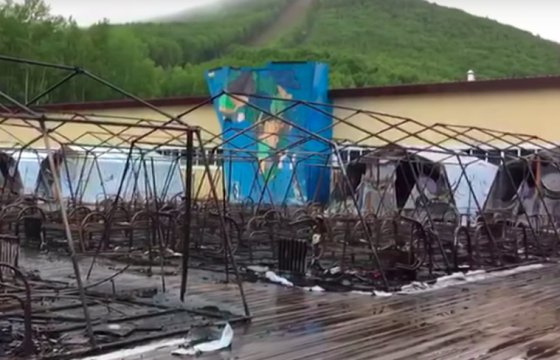 4 ребенка погибли при пожаре в российском палаточном лагере