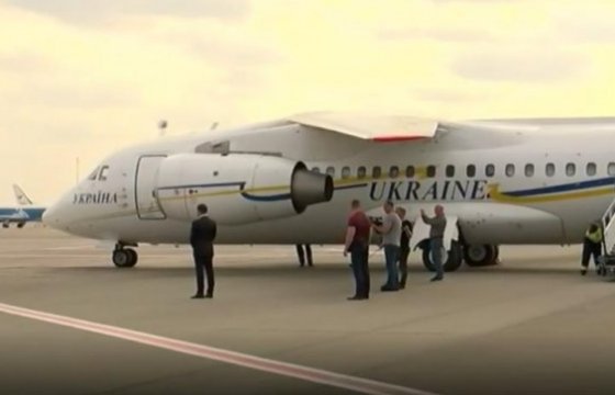 Обмен состоялся: самолеты с освобожденными приземлились в Киеве и Москве