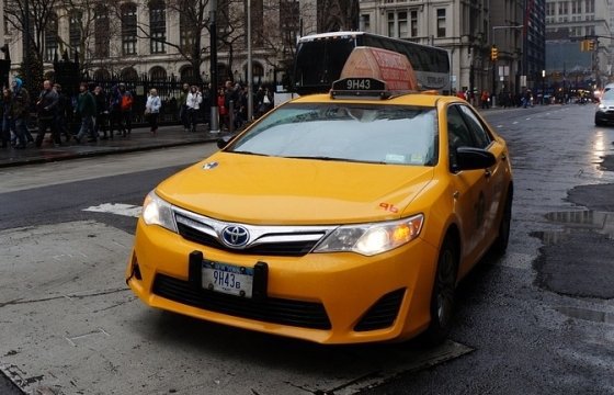 Депутаты предлагают отказаться от языковых требований к Нарвским таксистам