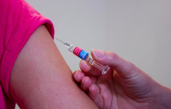 ЕС одобрил контракт на поставку 300 млн доз вакцины против коронавируса