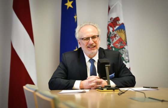 Президент Латвии не исключает обязательную вакцинацию людей старше 60 лет