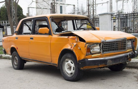 В Эстонии стартовала кампания по бесплатному вывозу брошенных старых автомобилей