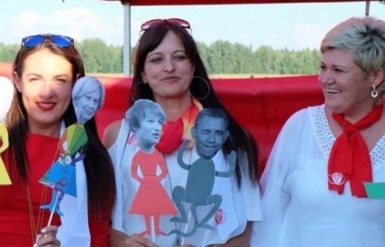 Литовские социал-демократы сыграли спектакль: кукле Обамы достался обезьяний хвост