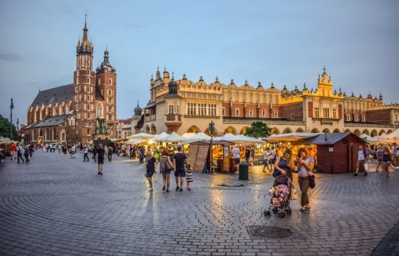 В Польше родителям предоставят туристические ваучеры для детей