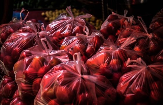 Жителей Литвы призвали использовать меньше пластиковых пакетов