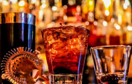 Латвийское общество врачей призвало быстрее повышать акцизы на алкоголь