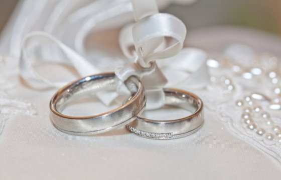 В Эстонии стали реже жениться и чаще разводиться