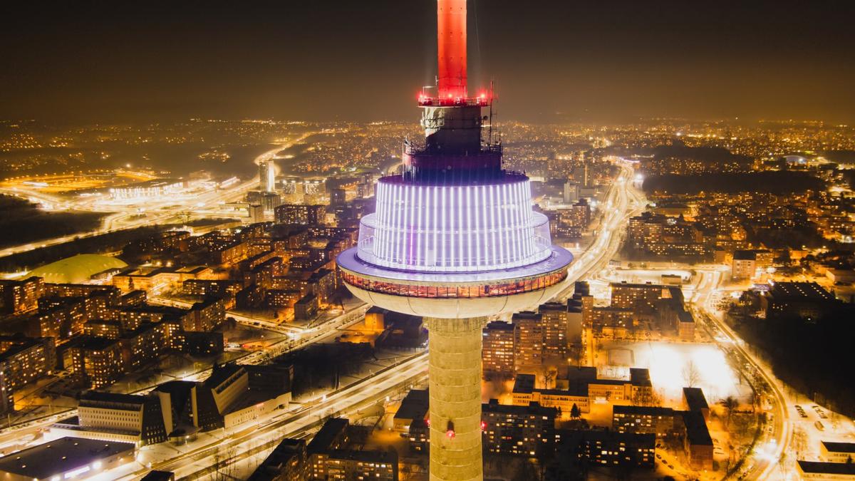 На вильнюсской телебашне откроется смотровая площадка со стеклянным полом, развлечение будет стоить 31 евро