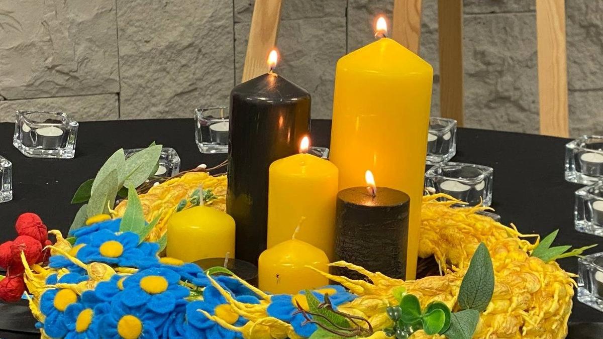 В Украинском центре в Вильнюсе почтили память жертв Голодомора. В мероприятии участвовала первая леди Литвы Диана Науседене
