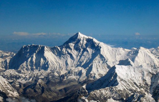 Китай закрыл базовый лагерь на Эвересте