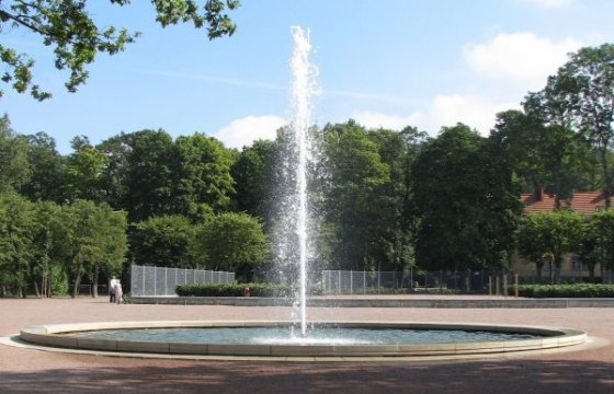 В Таллине начали запускать фонтаны
