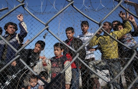 На сирийско-турецкой границе находятся по меньшей мере 15 тысяч беженцев