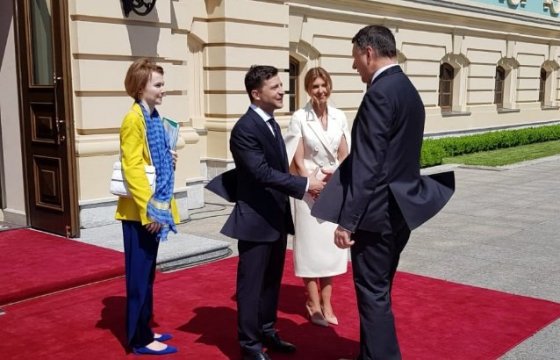 Во время инаугурации Зеленского забыли представить президента Латвии
