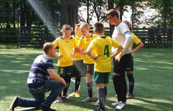 Итальянский футбольный активист о каунасских детдомовцах: Мяч им поможет