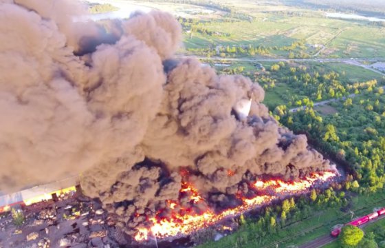 Последствие пожара на свалке пластмассы в Юрмале: отравленные огороды