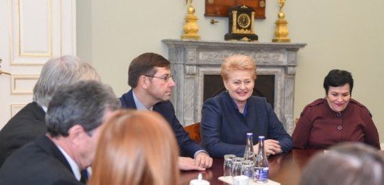 Президент Литвы заблокировала поправку о критериях хорошо успевающего студента