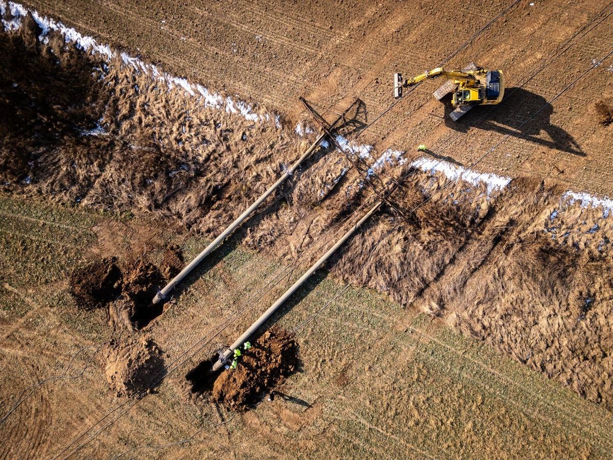 Демонтированные электросоединения на границе Литвы с Россией. Фото: Litgrid