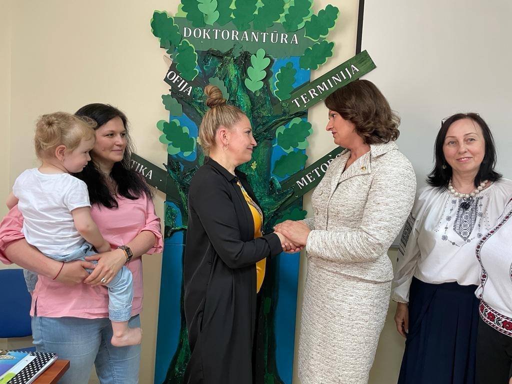 Первая леди Литвы Диана Науседене (вторая справа) и Елена Внуковская (вторая слева). Фото: Посольство Украины в Литве