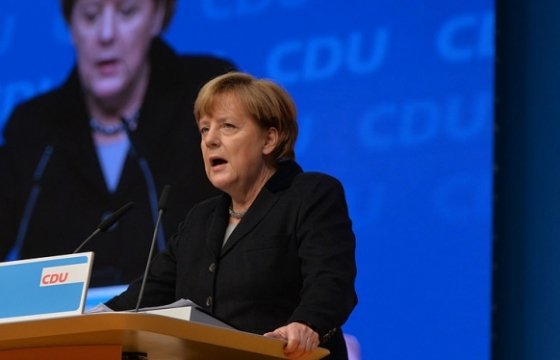 Меркель заявила о желании снять санкции против России