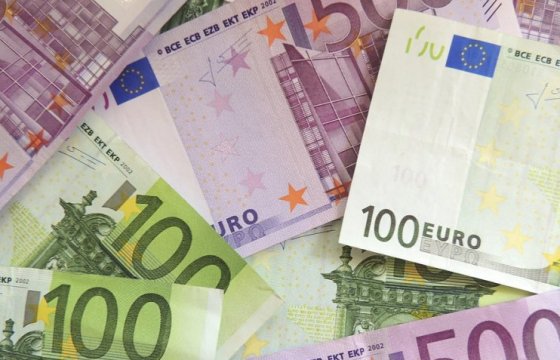 Средняя зарплата в Эстонии составила 1341 евро