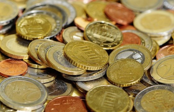 Почти треть работников в Латвии получают меньше 450 евро на руки
