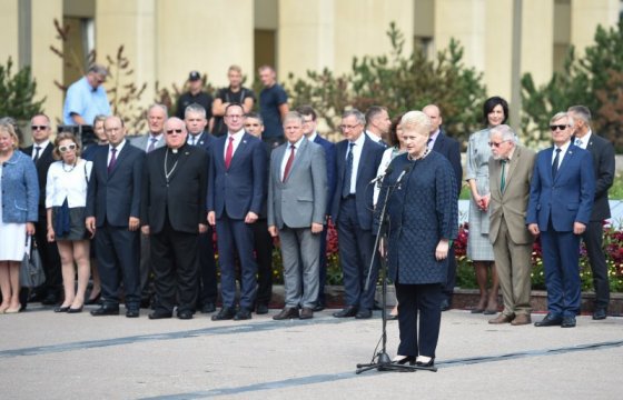 Президент Литвы: Решительность защищать Родину необходима каждый день