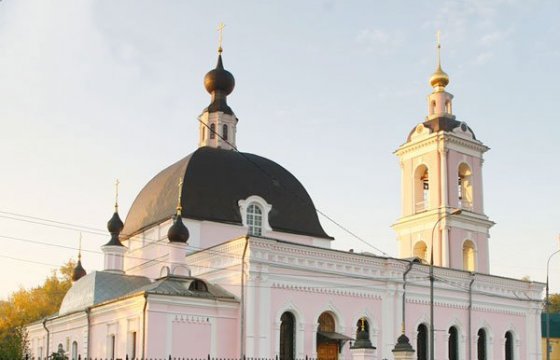 В Москве мужчина с ножом напал на прихожан храма