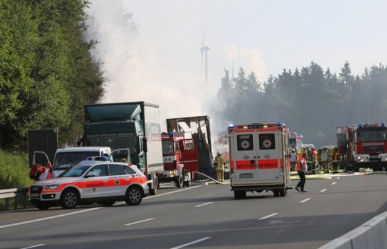 В Германии автобус столкнулся с грузовиком, есть пострадавшие