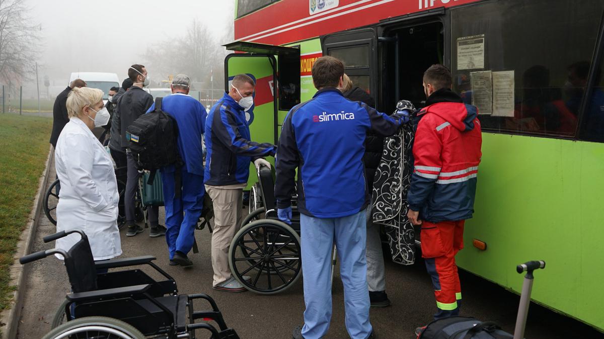 Рижская Восточная больница приняла на лечение вторую группу раненых украинских военных