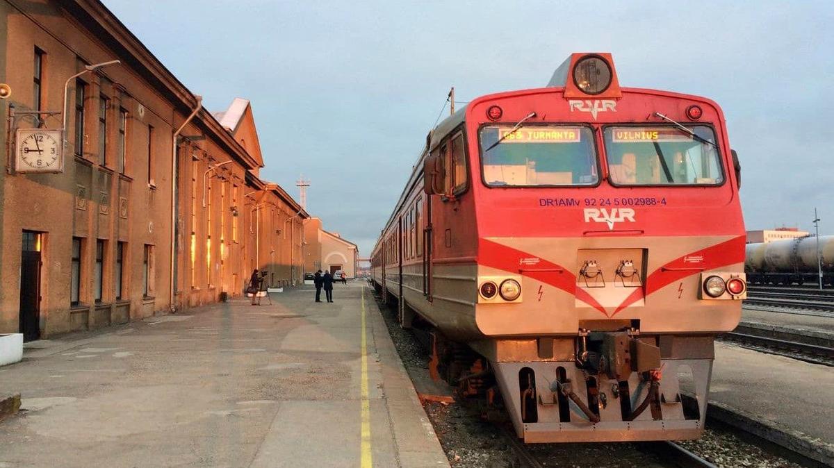 Даугавпилсу нужен поезд и в Ригу, и в Литву. Пока поезд «Рига-Даугавпилс-Вильнюс» в стадии обсуждения, даугавпилчане выходят из положения как могут