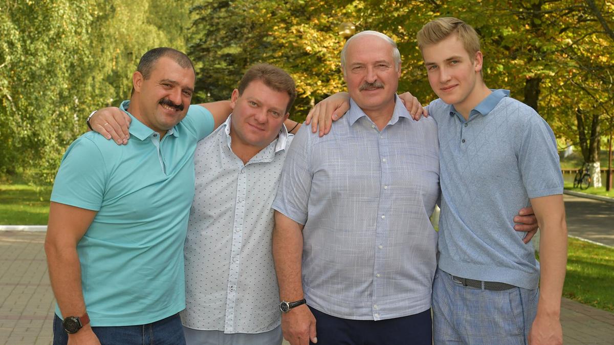 Александр Лукашенко с сыновьями. Фото: пресс-служба Лукашенко