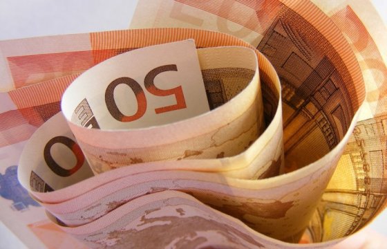 В Латвии пенсионерам и инвалидам выплатят по 200 евро