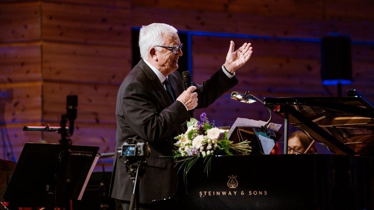Раймонд Паулс отметил 88-летие концертом в «Дзинтари». В полуторачасовой программе звучали новые песни Паулса на латышском языке
