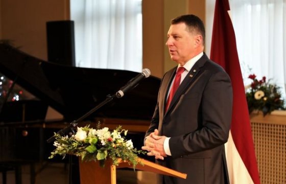 Президент Латвии требует согласовать кандидатуры министров иностранных дел и обороны