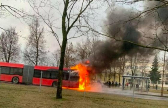 В Вильнюсе загорелся автобус