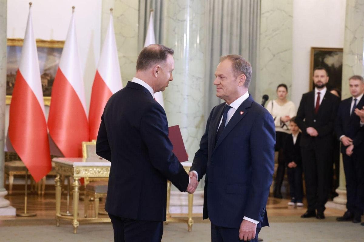 Президент Польши Анджей Дуда (слева) и премьер-министр Дональд Туск