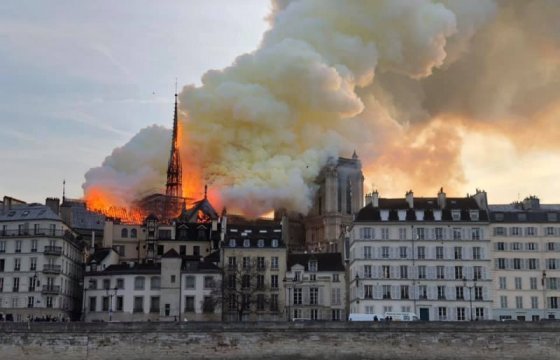 Власти заявили о ликвидации очага пожара в Соборе Парижской Богоматери