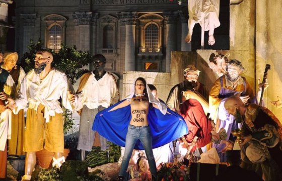 Активистка Femen разделась в Ватикане