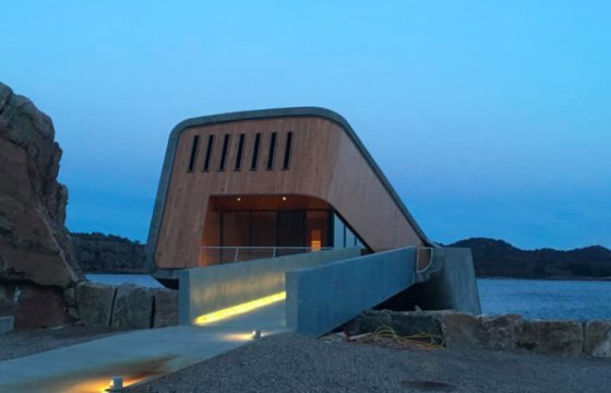 В Норвегии открылся первый в Европе подводный ресторан
