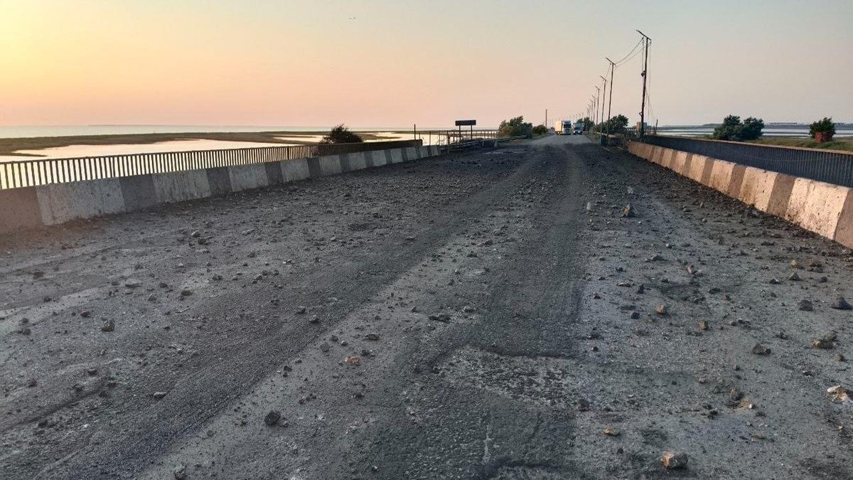Назначенные Россией власти Крыма и Херсонской области заявили об ударе по Чонгарскому мосту. Это самый короткий путь из Крыма в Мелитополь