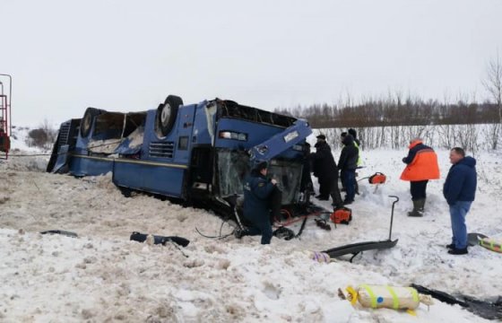 В Калужской области перевернулся автобус с детьми: погибли 7 человек