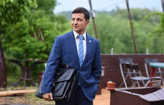 Зеленский уволил 15 губернаторов