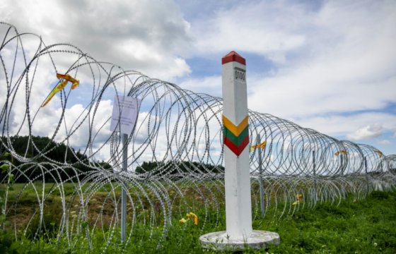 На литовско-белорусской границе протянули почти 40 км колючей проволоки